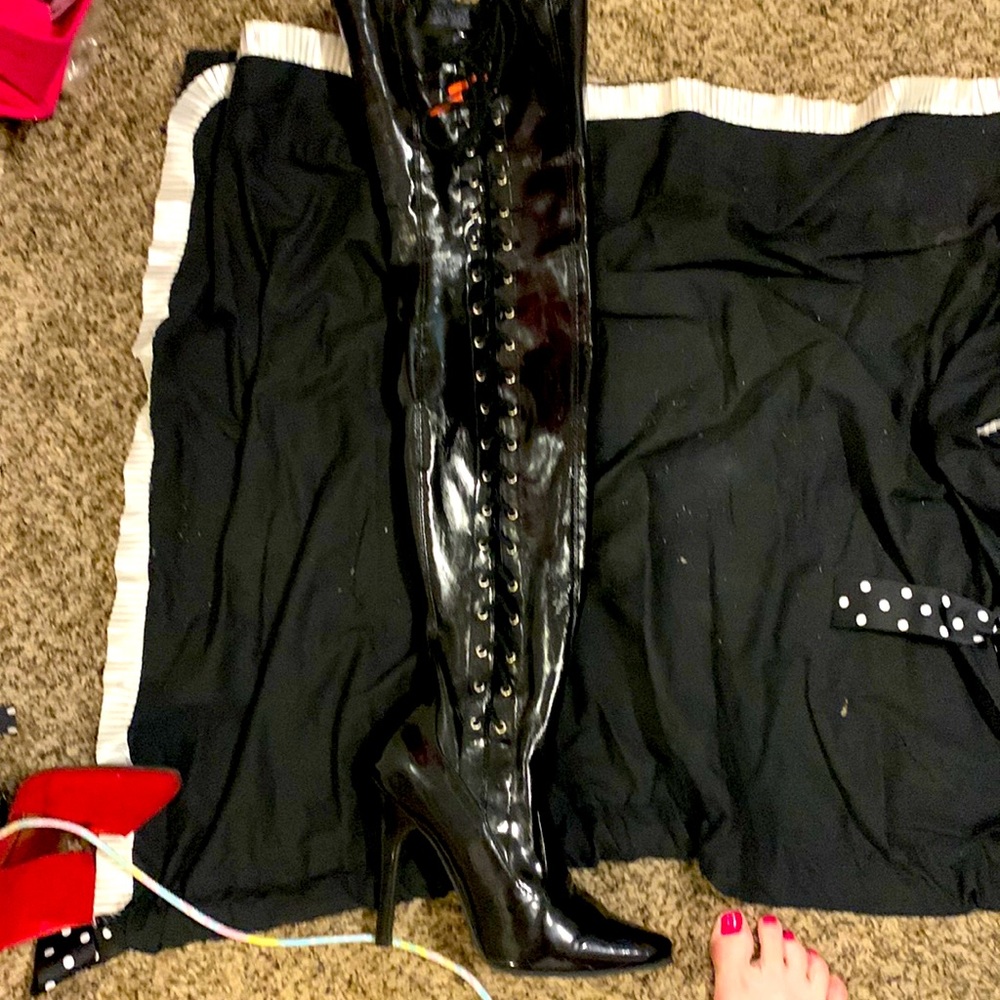 Leather lace up boots say hi size 7